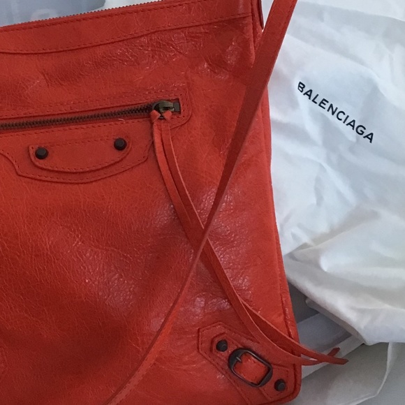 Balenciaga Classic Flat Crossbody in Red - Picture 3 of 6